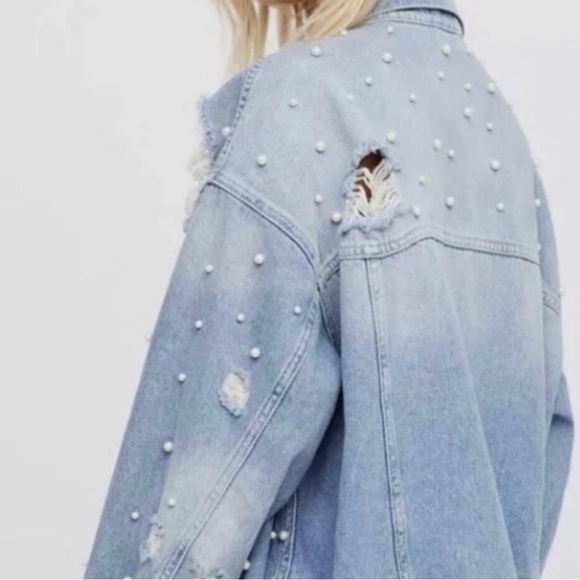 Free People Denim Jacket Pearl Trucker Denim Jacket SZ Medium - Picture 2 of 8